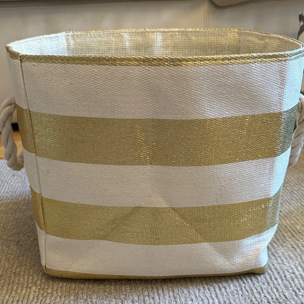 Crate&Barrel enhance your